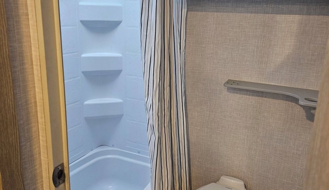 Cozy RV with AC and WiFi in charming Menifee privateclose to temecula winery.