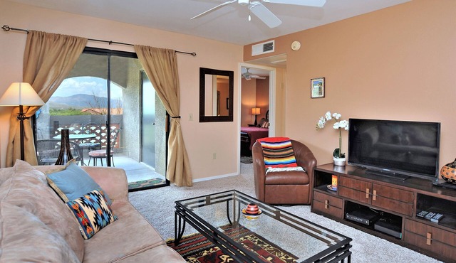 Cozy southwestern style apartment on the outskirts
