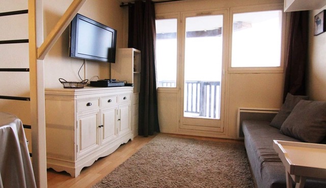 Cozy Studio for 4 with South-Facing Balcony, Near Ski Lifts and Shops — Pet Friendly in Huez