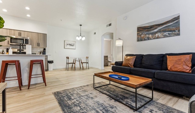 CozySuites Glendale by the stadium with pool! 23