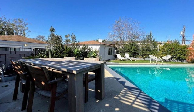 Cubier: 4-Unit Complex W/ Swimming Pool (MKW-LAD)