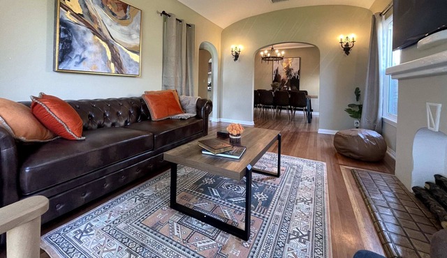 Cubier: Fairy Tale 3BR House in Inglewood (BR-CUL)