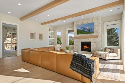 Deer Valley views sleeps 16 hot tub deck gym in Heber City