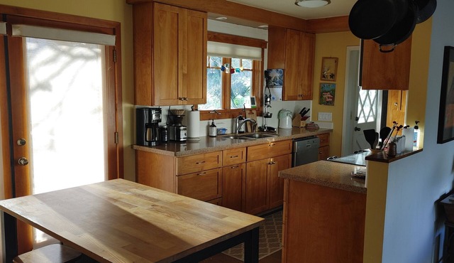 Delightful 3-bedroom house with AC inside sequoia national park