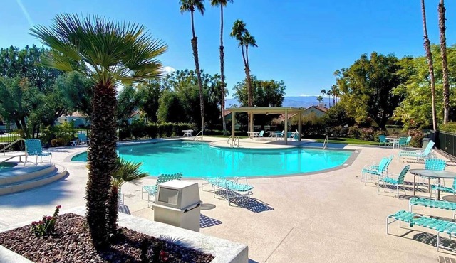 Desert Breezes Resort Studio Apartment with Resort Access