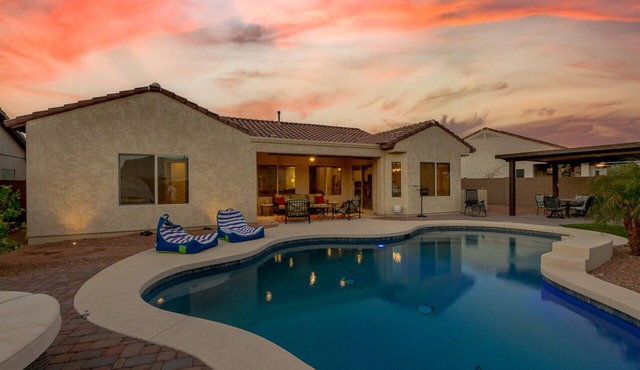 DESERT GEM! Resort style Living - Private Pool.
