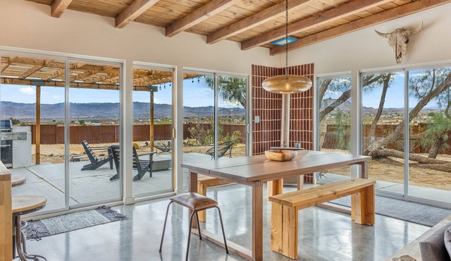 Desert Hearts Ranch - BBQ, Quiet and Dark Skies in Joshua Tree!