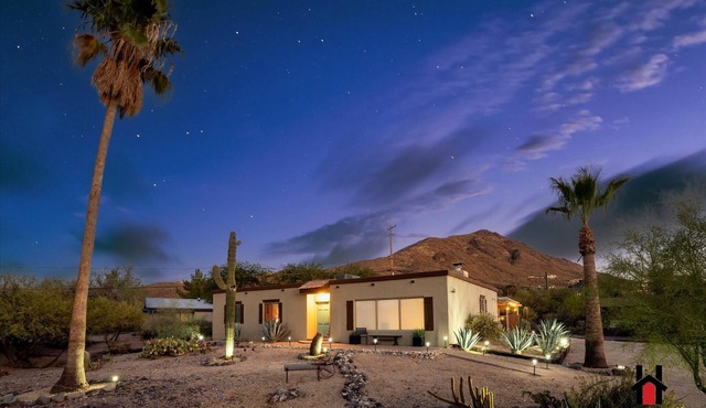 Desert Home w/Backyard & Mountain Views | Firepit