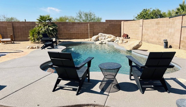 Desert Oasis by the Fairway- Pet/family friendly sleeps 10 3bd 2bath huge yard!