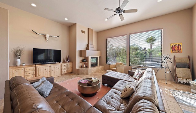 Desert Oasis with Sparkling Pool & Spa
