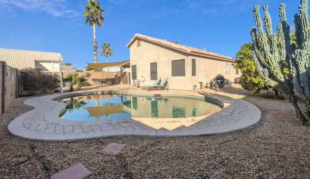 Desert retreat w/ pool heater, covered patio, BBQ in Mesa