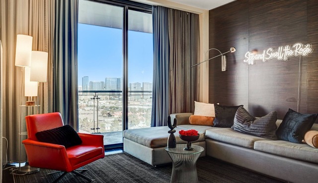 Desert Rosé | Palms Place | Strip Views | No Resort Fees | Free Parking