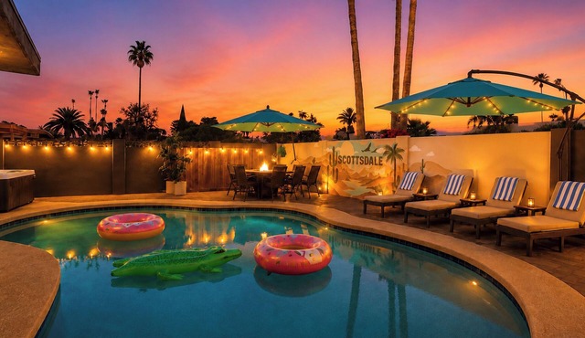 Desert Sol House - Scottsdale Home w/Pool, Hot Tub & Putting Green sleeps 14 in Scottsdale