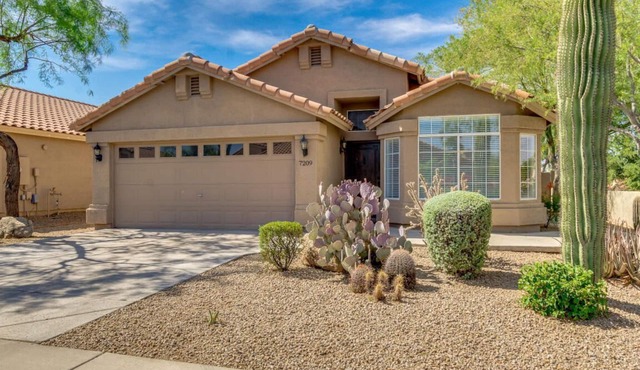Desert Tranquility - 2 bed & 2 bath gated community close to Mayo Clinic.