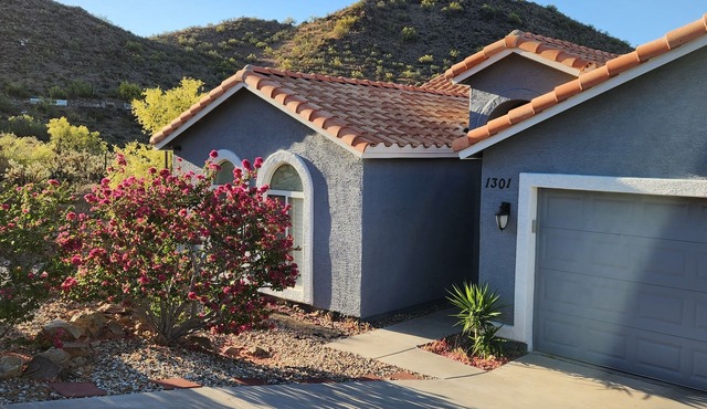 Desert Valley Stay - Mountain Views