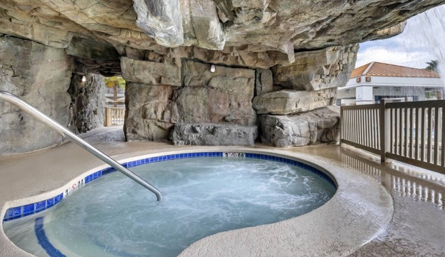 Discover Your Palm Springs Paradise! 3 Suites w/ Balcony and Living Area