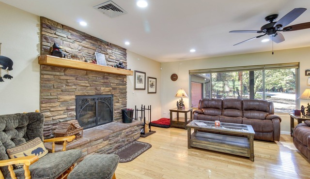 Dog-Friendly Home on Pinetop Lakes Course!