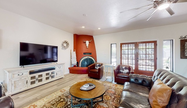 Dog-friendly home with lovely desert views, fenced yard, patio & fireplace