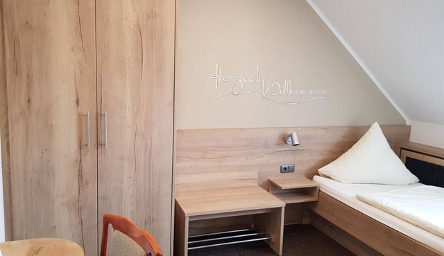 Doppelzimmer Plus Standard ohne Frühstück - Zur Neroburg, Hotel Restaurant in Neroth