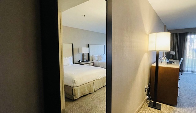 DoubleTree by Hilton Fresno Convention Center
