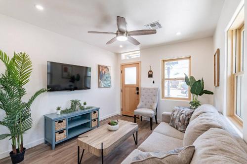 Downtown Bungalow -Duplex - EV Charger in Tucson