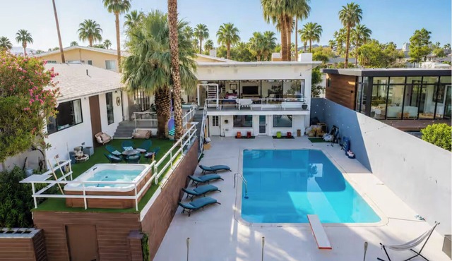 Elegant Mid Century Villa I Views, Pool, Gym and Spa