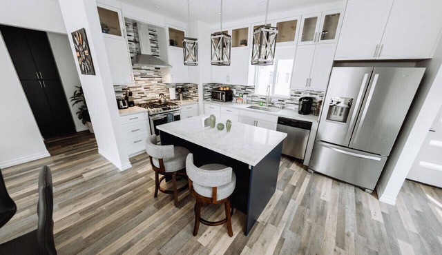 ELEGANT, MODERN, WELL-APPOINTED 3BR HOME with PRIVATE HOT TUB, BUILT IN 2020 (p26)