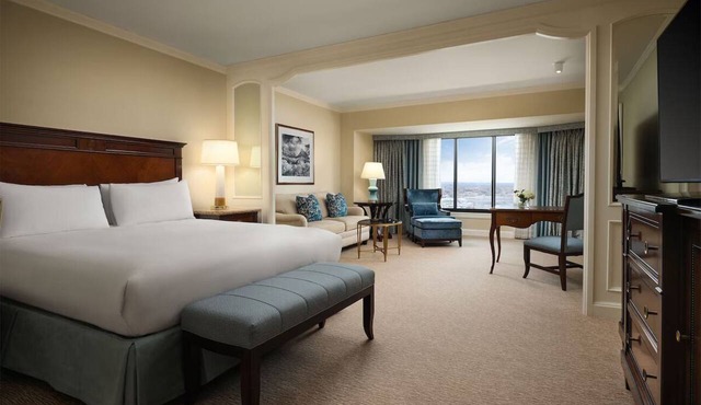 Elegant Room w/Heated Pool & Luxurious Décor for Ultimate Relaxation