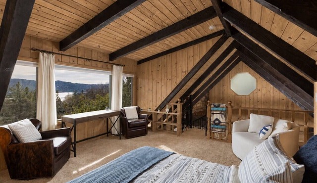 Emerald Lake View Loft | FIFA Ready!