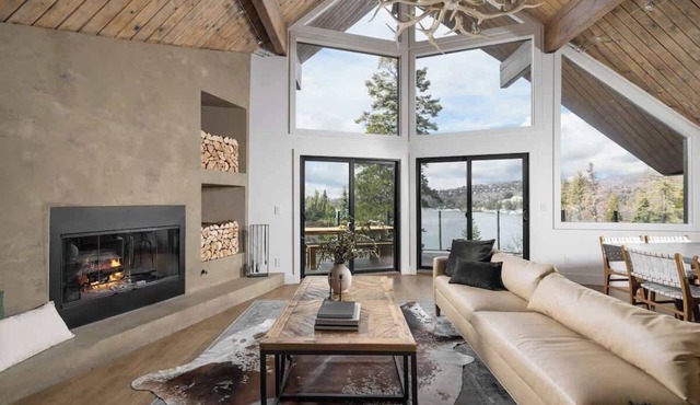 Emerald Point Retreat, lakefront with dock!