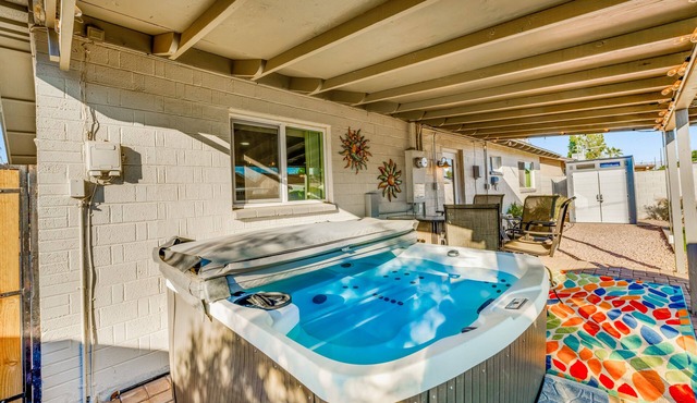 Enchanting home with private hot tub, putting green, yard & washer/dryer