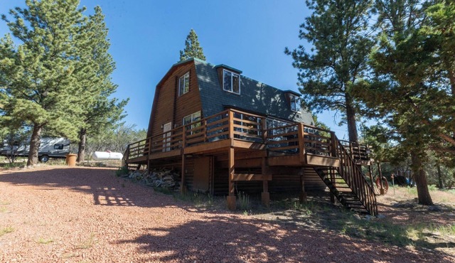 Enjoy a cozy cabin near the lake! Sleeps 8, 4 Beds.