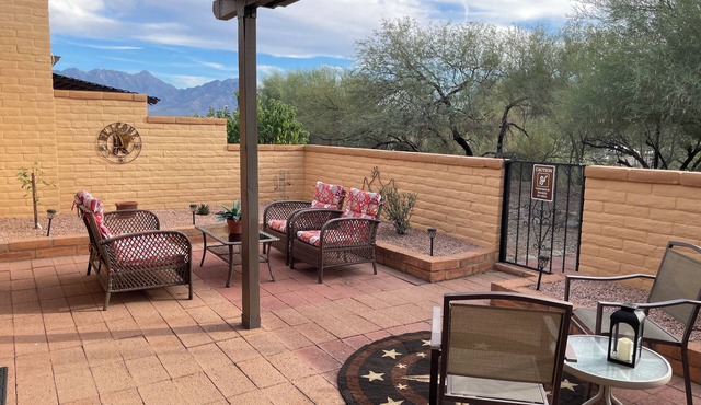Enjoy Gorgeous Mountain Views w/Privacy & Southwestern Ambiance Inside and Out!