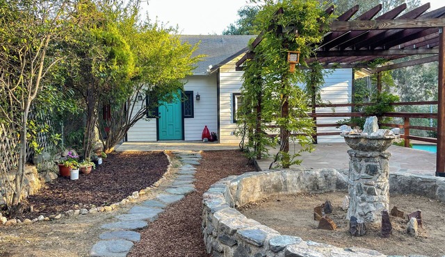 Enjoyable 2-bedroom Highland Park Oasis with Garden Terraces