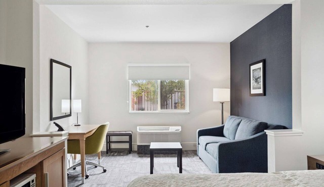 Ensuring a Very Comfortable & Memorable Stay, Pets Allowed, Near Southwood Park! in Vacaville