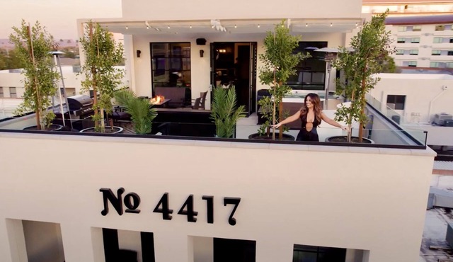 ENTERTAINMENT DISTRICT PENTHOUSE; FREE Early/Late Check in/out 4417OldTown.com Be the envy of Old Town!