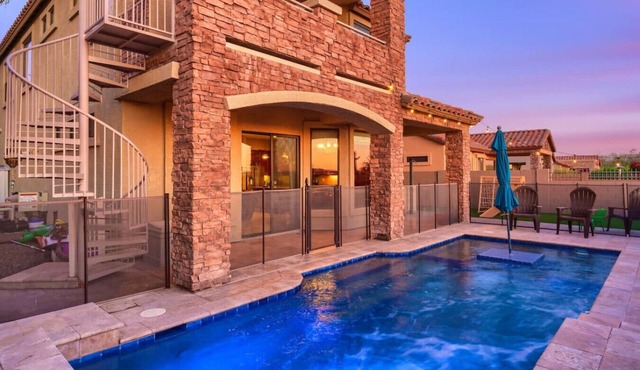 Entertainment Haven: Heated Saltwater Pool & Games