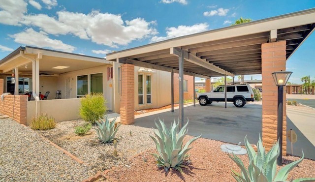 Entire 1500 sqft 2bed 2bath access to the pool don't be cramped in a room!