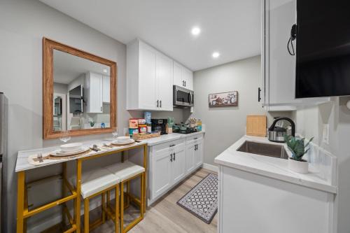 Entire Private Studio with 1 King Bed, Full Kitchen, Gated Yard, Available Now in Spring Valley