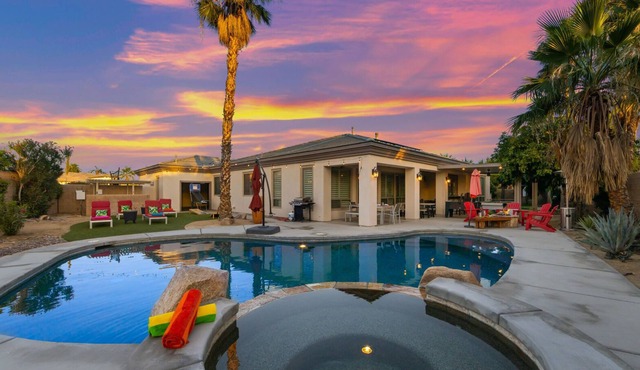 Escape: Pool, Spa, Pool Table, Foosball, PingPong!