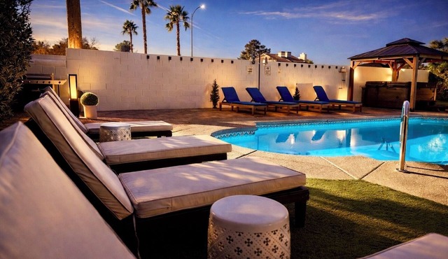 ESCAPE THE MADNESS with no better place to relax! NEW LUXURY SPA AND HUGE POOL!