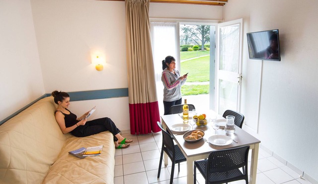 Espalion, accommodation 7 people 2 bedrooms, heated pool, ideal for families in Espalion
