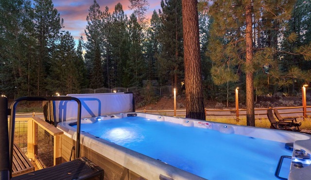 Evergreen - Luxury 3BR | En-Suite, Hot Tub, Game Room