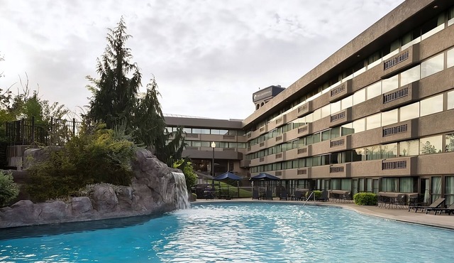Everything You Need For The Perfect Vacation! Outdoor Pool, Pets Are Welcome! in Spokane