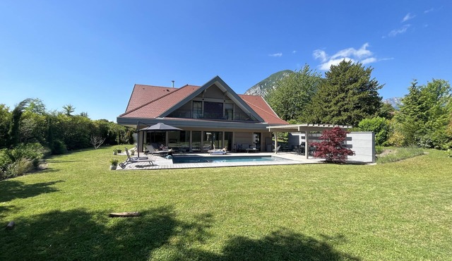 Exceptional luxury villa with heated pool, 200 m from the lake. in Menthon-Saint-Bernard