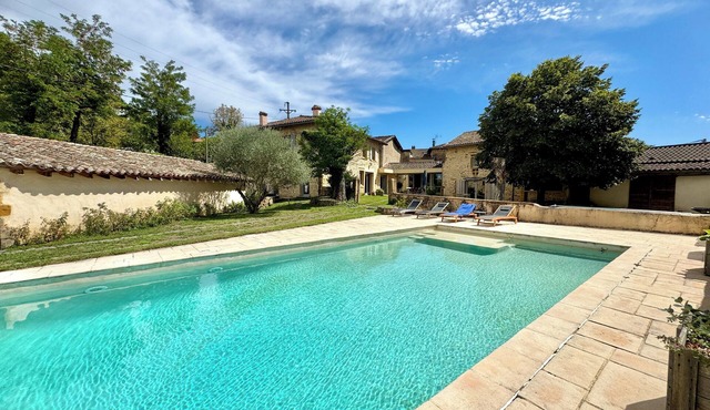 Exceptional large Beaujolais house with swimming pool in Val d'Oingt