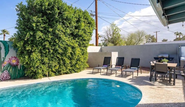 Exclusive 4BR Oasis: Heated Pool & Games
