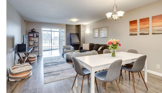 Executive 2BR condo with garage, gym, sauna, tennis court, & outdoor grilling in Denver