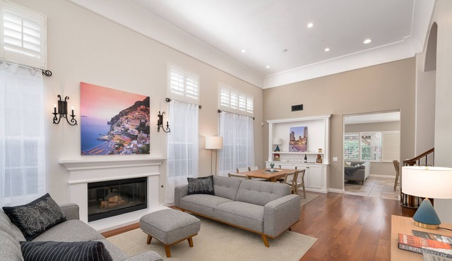 Executive 4BR Home, 3000 sft, Gourmet kitchen, Cozy & New, Perfect summer stay in Encinitas