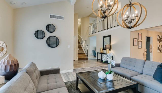 Executive 5BR Retreat w 3 Ensuite, Pool & Spa, Air and Water Purifier,